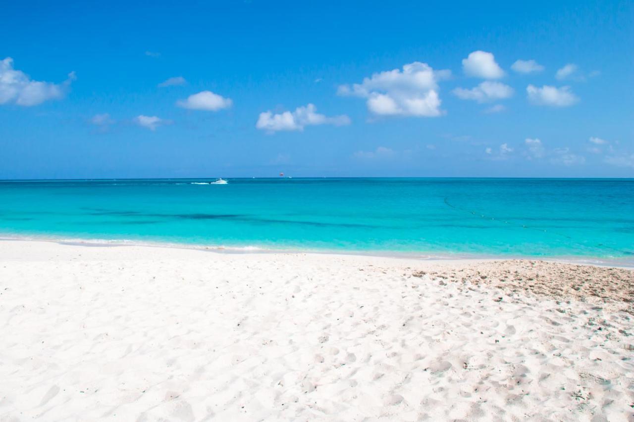 Готель Grace Bay Place Екстер'єр фото